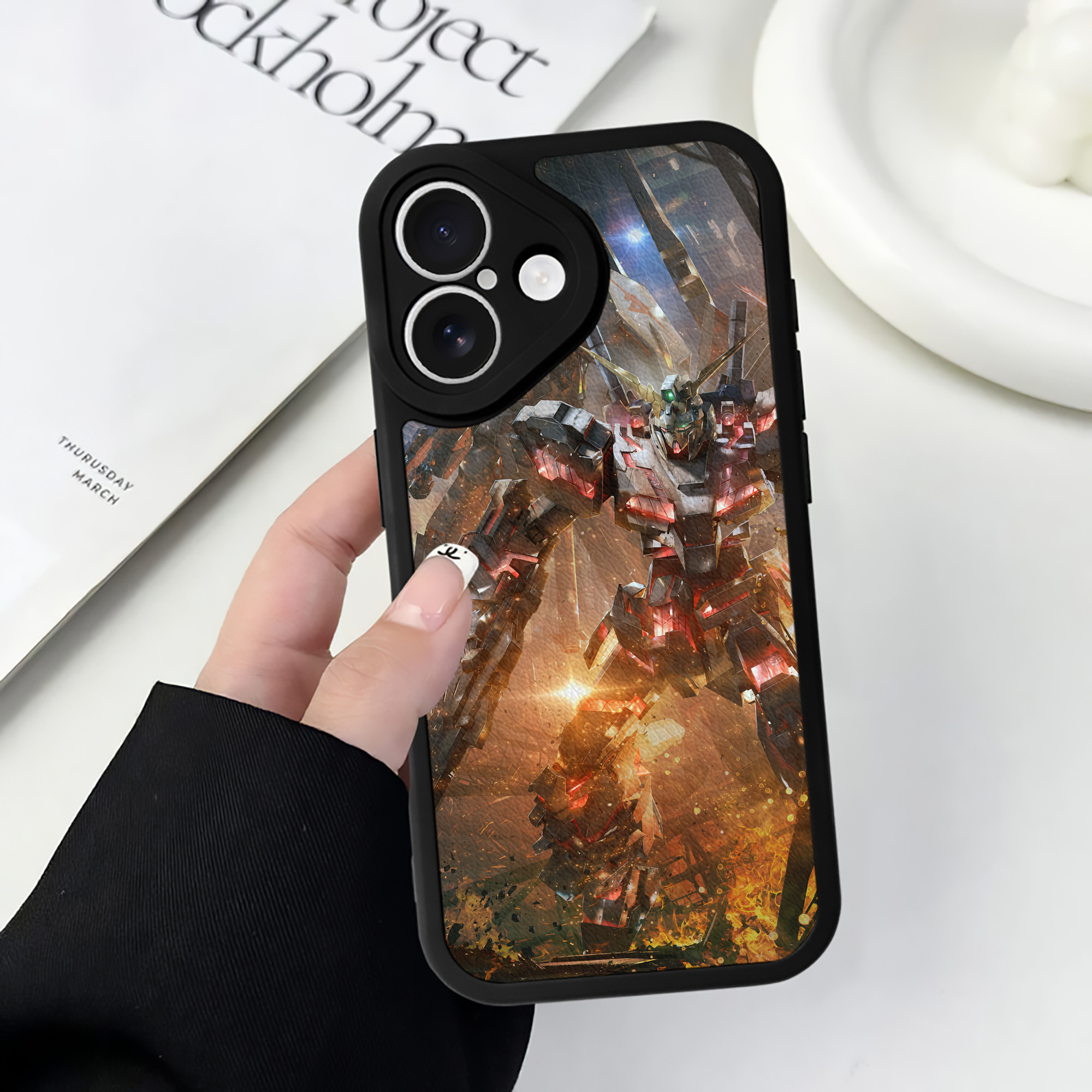 （画像用） 機動戦士ガンダム Mobile Suit Gundam 【iPhone 16シリーズ対応】シリコンスマホケース（レザー調） 材質：シリコン